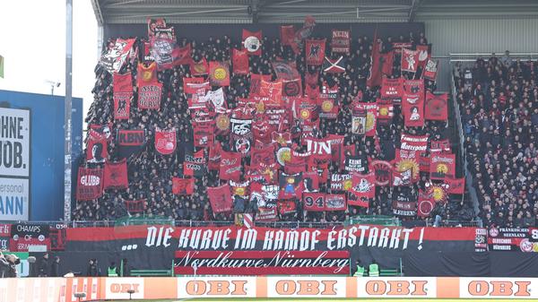 "...die Kurve im Kampf erstarkt!", hieß es auf dem Spruchband der FCN-Fans.
