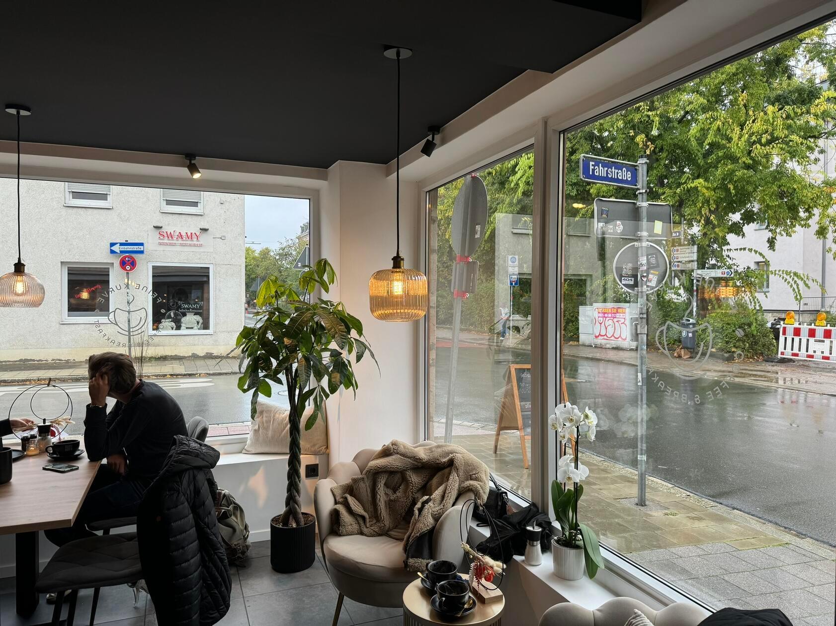 Um die Einrichtung kümmerte sich vor allem Annika Fischkal, ...