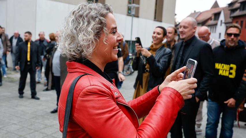 Großes Schaulaufen vor dem Cinecitta: Die Premiere von Macho Man 3 in ...