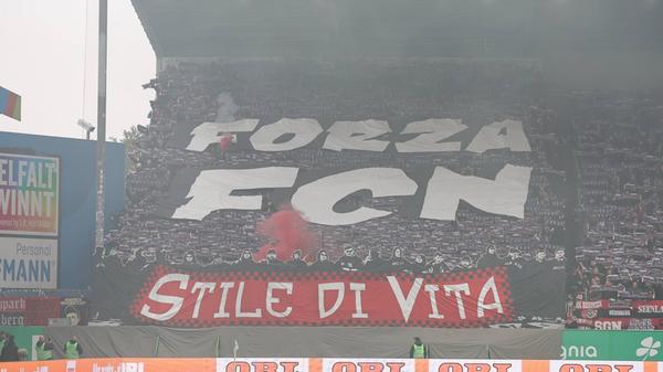 Auch die FCN-Fans hatten eine kleine Choreo vorbereitet...