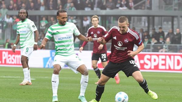 Das Kleeblatt versucht zwar nochmal heranzukommen, letztendlich läuft offensiv aber kaum etwas zusammen - viele Fehler und Abstimmungsprobleme prägen die Offensivbemühungen beim Kleeblatt.