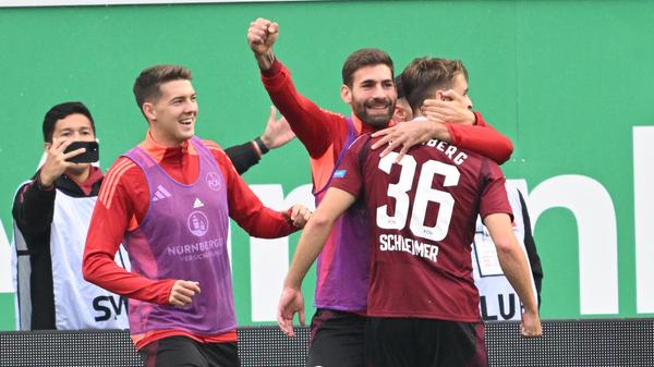 Damit ist - spätestens jetzt - der Deckel drauf. Der Club gewinnt verdient gegen phasenweise desolate Fürther und darf sich nun bis Mitte März als "Nummer 1 in Franken" bezeichnen.