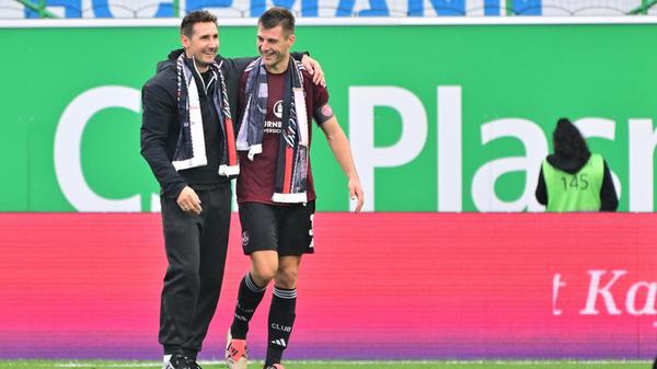 Miroslav Klose und sein Kapitän Robin Knoche zeigten sich nach der Partie sichtlich gelöst.