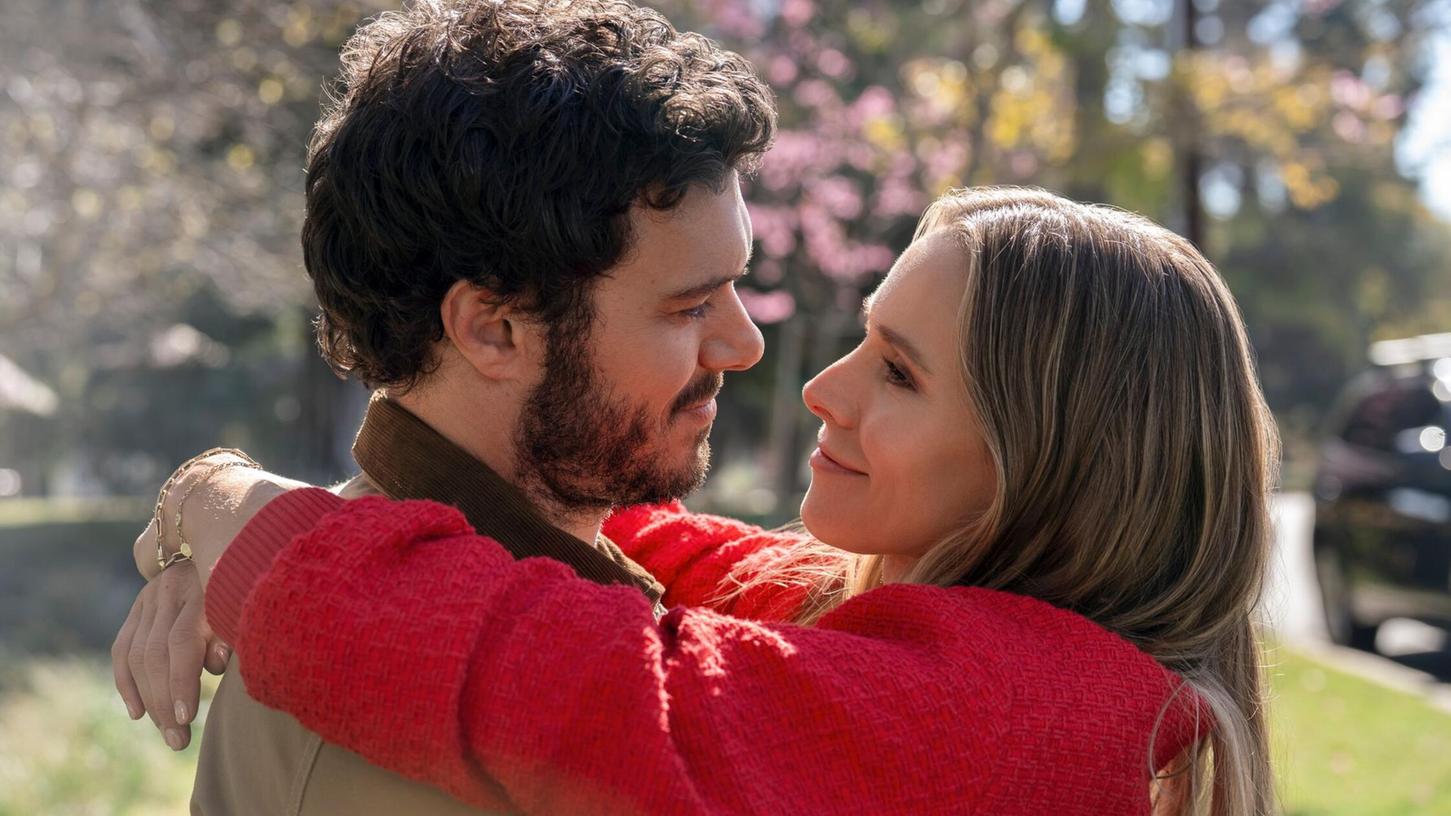 Adam Brody (als Noah) und Kristen Bell (als Joanne) sind in der Netflix-Serie "Nobody Wants This" zu sehen. Adam Brody (als Noah) und Kristen Bell (als Joanne) sind in der Netflix-Serie "Nobody Wants This" zu sehen.