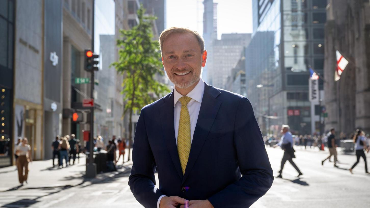 Lindner ist für Gespräche mit Unternehmern in New York und reist dann zum Internationalen Währungsfonds nach Washington weiter. Lindner ist für Gespräche mit Unternehmern in New York und reist dann zum Internationalen Währungsfonds nach Washington weiter.