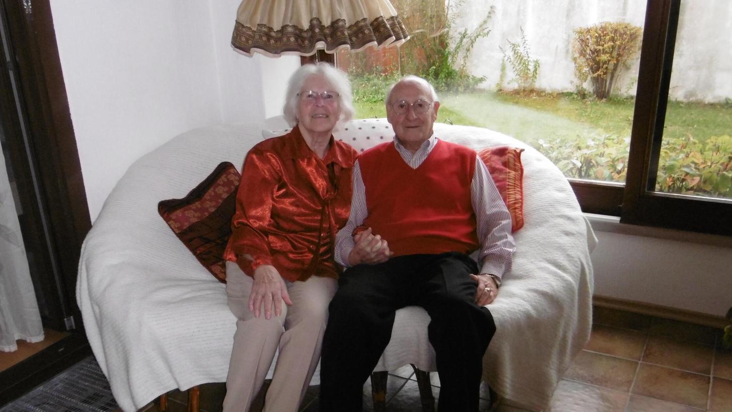 Sie haben einen Grund zur Freude: Cäcilia und Hermann Behringer sind seit 60 Jahren verheiratet. Sie haben einen Grund zur Freude: Cäcilia und Hermann Behringer sind seit 60 Jahren verheiratet.