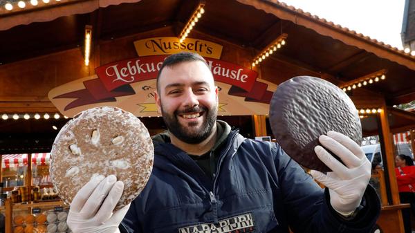 Beim Lebkuchenmarkt "Süße Inseln" steht der Lebkuchen in all seinen Varianten im Mittelpunkt. Nürnberger Lebküchnereien präsentieren dort handwerklich hergestellte „Original Nürnberger Elisenlebkuchen“. Ab Donnerstag, 24. Oktober, stehen die verschiedenen Lebkuchen täglich von 10 bis 20 Uhr zum Verkauf bereit.