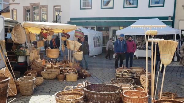 Am Sonntag, 27. Oktober, findet in Pegnitz der Herbstmarkt statt. Ab 10.30 Uhr können Besucher in der Stadt bummeln und bei Ständen und auch in Einzelhandelsgeschäften von 13 bis 18 Uhr einkaufen.