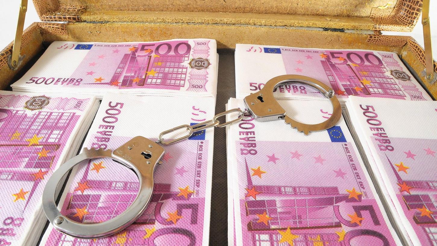 Die Staatsanwaltschaft geht in ihrer Anklage von einem Schaden in Höhe von 4,7 Millionen Euro aus. (Symbolbild) Die Staatsanwaltschaft geht in ihrer Anklage von einem Schaden in Höhe von 4,7 Millionen Euro aus. (Symbolbild)