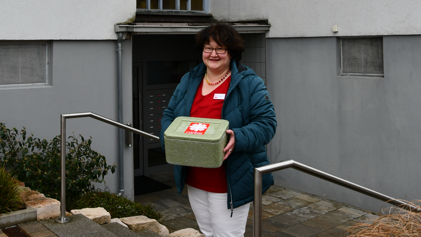 Die Caritas-Kreisstelle Weißenburg sucht weitere ehrenamtliche Helferinnen und Helfer für die Aktion Essen auf Rädern. Die Caritas-Kreisstelle Weißenburg sucht weitere ehrenamtliche Helferinnen und Helfer für die Aktion Essen auf Rädern.