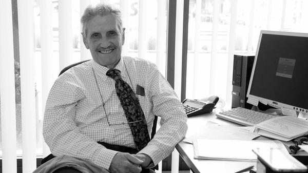 Siegfried Ruckdeschel, Begründer der Spendenaktion "Freude für alle", ist am 23. Oktober 2024 mit 85 Jahren verstorben. Von den Anfängen bis heute kamen auch dank seines großen Engagements weit über 60 Millionen Euro an Spenden für Notleidende in der Region zusammen.