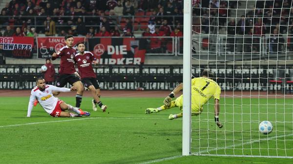 Jens Castrop überwindet den bedauernswerten Felix Gebhardt zum 7:3.