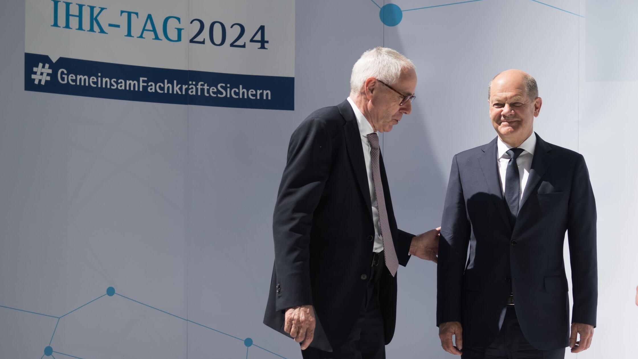 DIHK fordert günstigere Energie Merz sieht Ampel am Ende