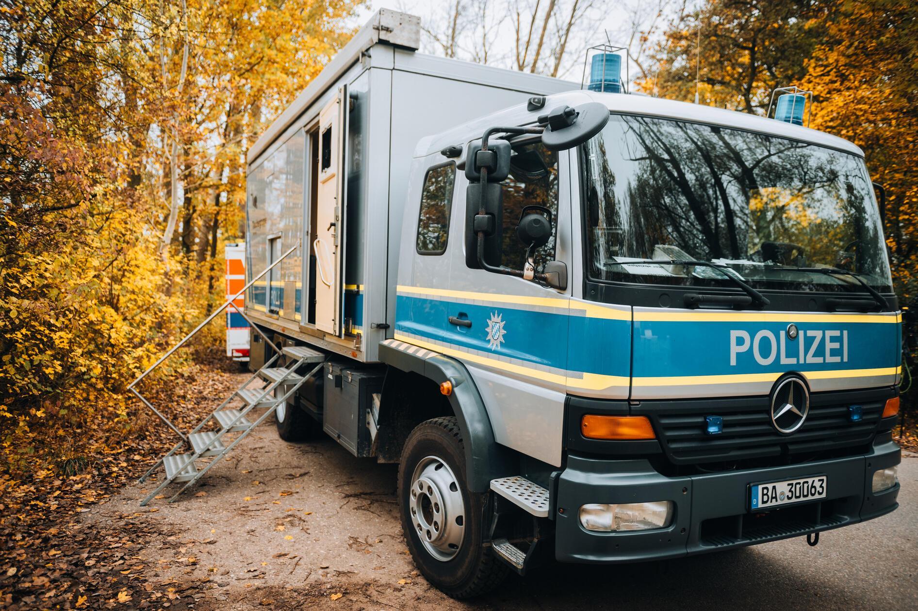 Am Dienstag (29.10.2024) sucht die Polizei den Sturmsee nun mit Tauchern ab.