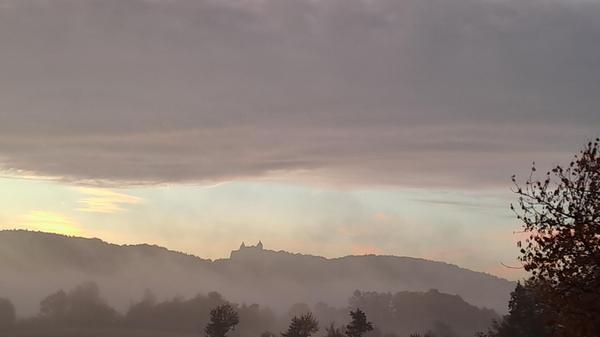 Mystische Herbststimmung mit Blick auf den Hohenstein.