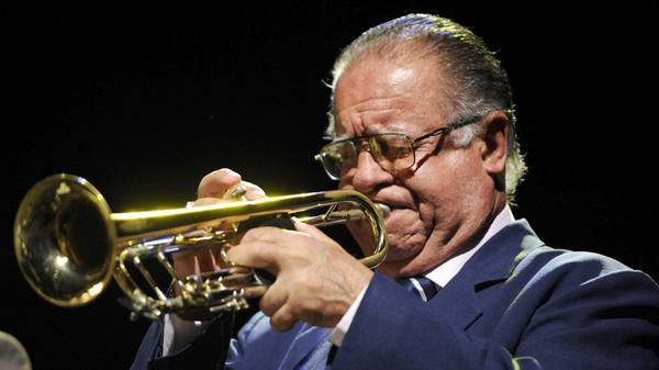 Über 70 Jahre spielte Manuel Mirabal in verschiedenen Orchestern in Kuba und galt als einer der besten Trompeter der Karibikinsel. Weltberühmt wurde er mit dem Bandprojekt Buena Vista Social Club. Im Alter von 91 Jahren ist der Musiker in Havanna gestorben.