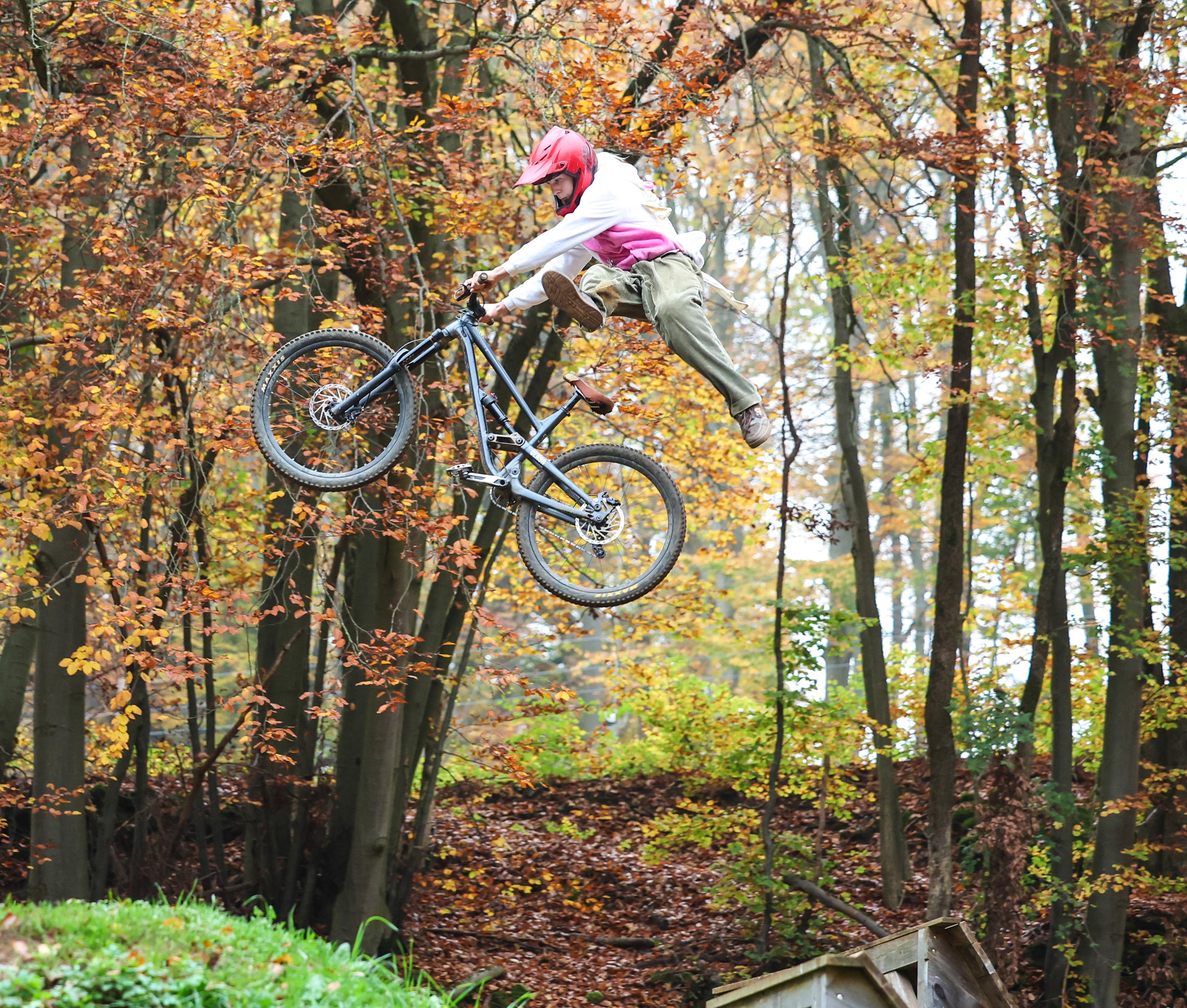 Halloween im Bikepark Osternohe: Im Kostm durch die Lfte