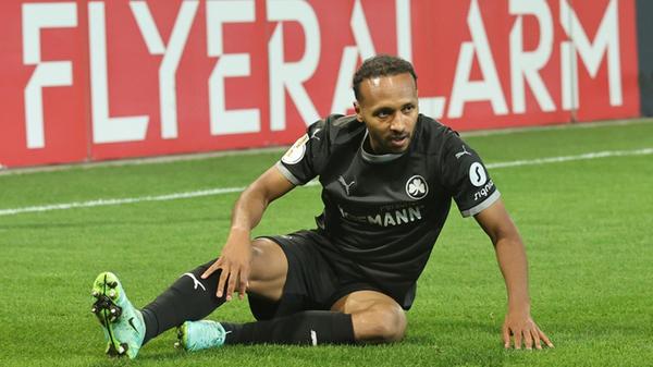 Ein frustrierter Julian Green - ihm und seinen Kollegen gelingt gegen Regensburg über 90 Minuten zu wenig.