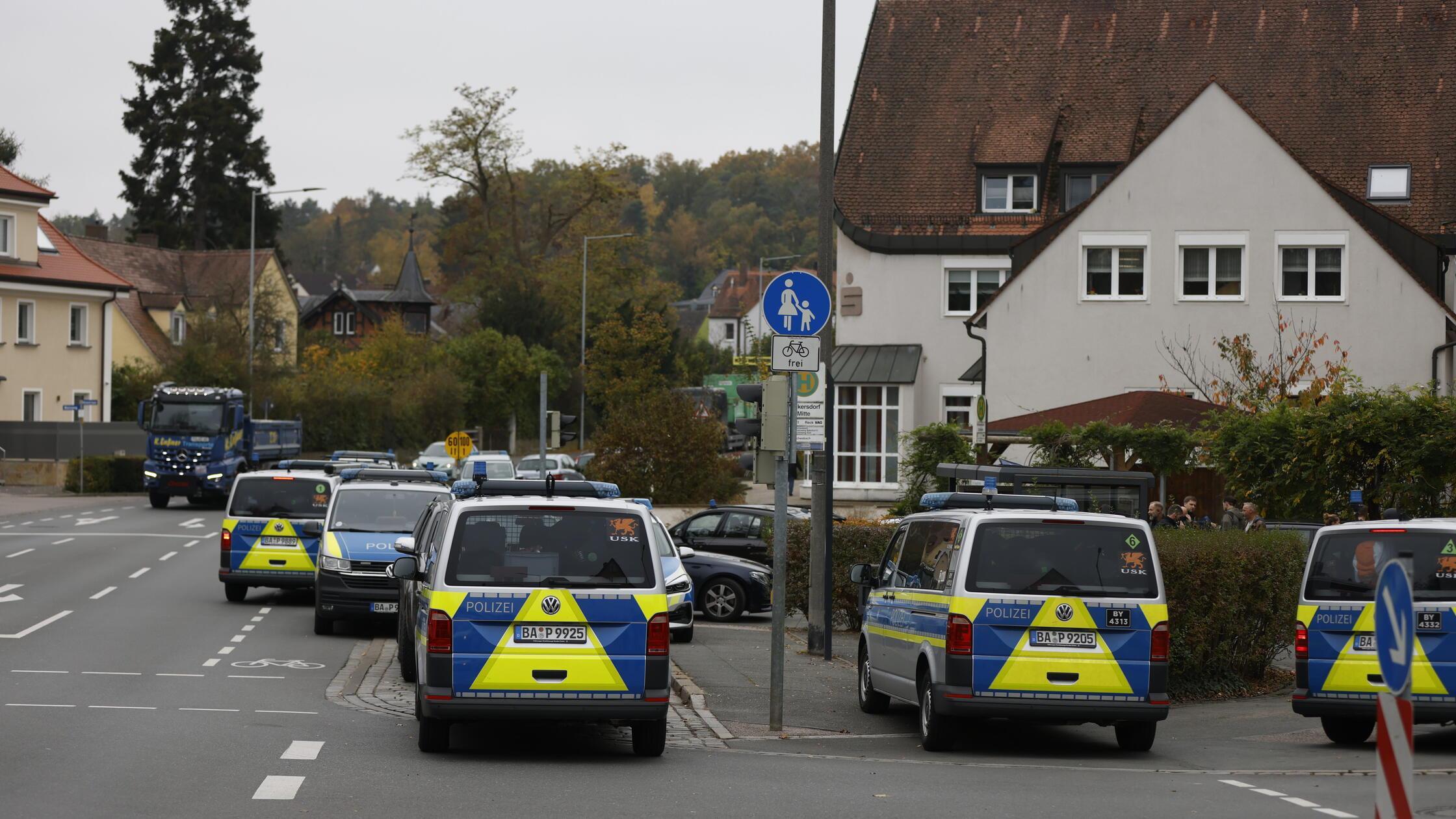 Großeinsatz Der Polizei In Schwabach: Mann Bedroht Familie Mit Waffe ...