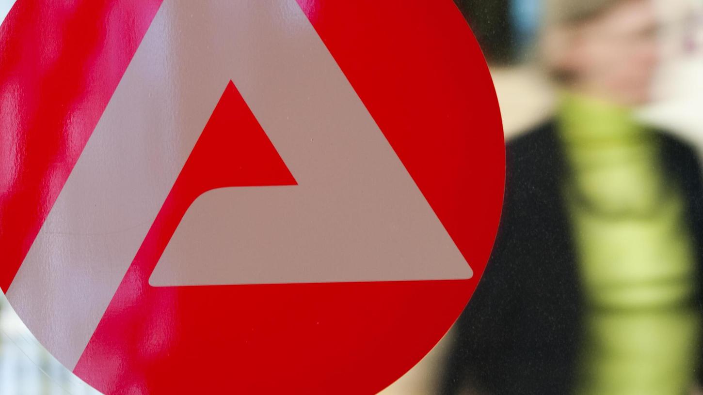 Die Agentur für Arbeit Schwandorf konstatiert eine leichte Herbstbelebung für die Landkreise Amberg und Sulzbach-Rosenberg. Die Agentur für Arbeit Schwandorf konstatiert eine leichte Herbstbelebung für die Landkreise Amberg und Sulzbach-Rosenberg.