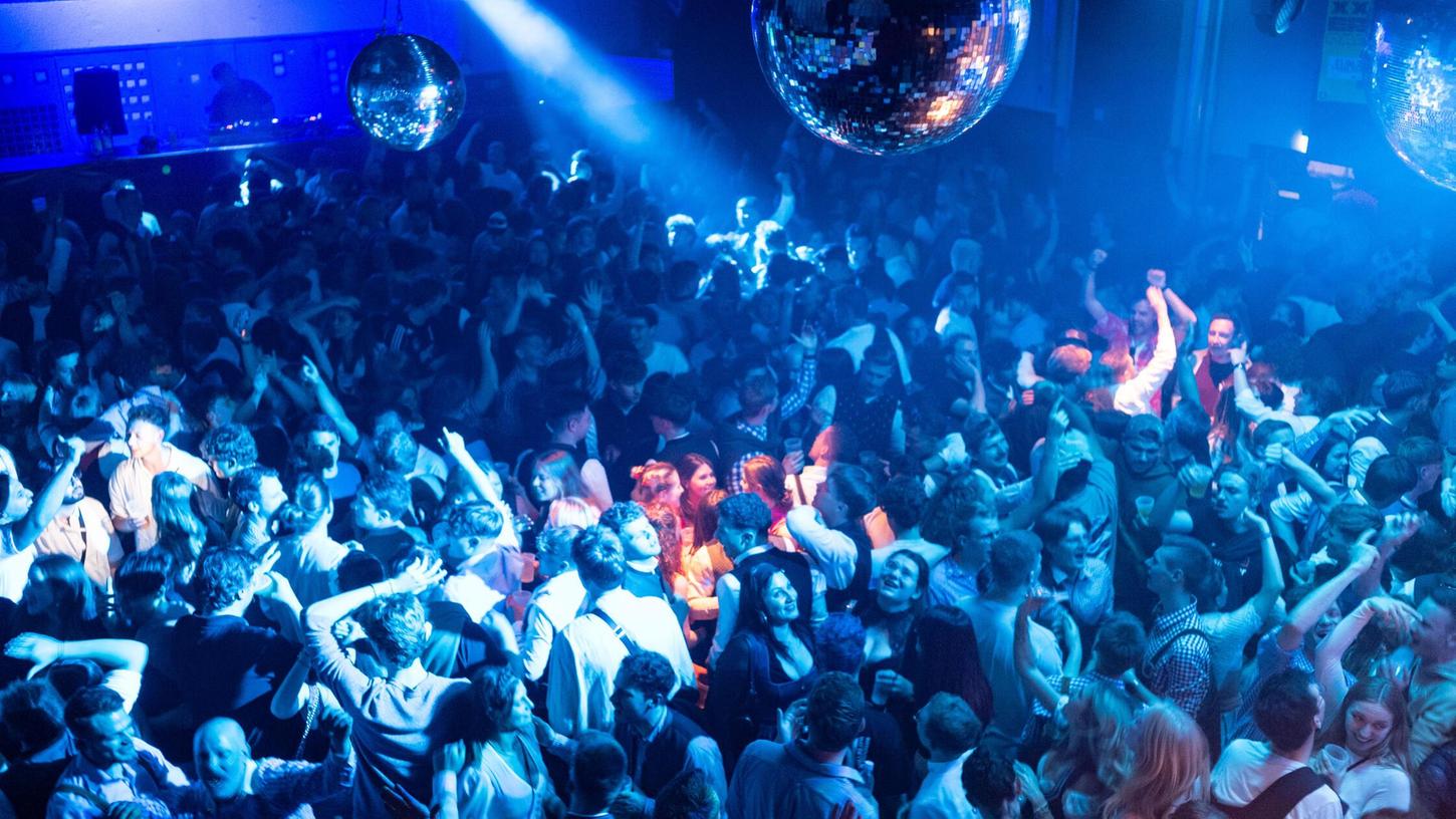 Das Bergwerk ist nach wie vor DIE Party-Location für den Afterberg in Erlangen. Doch auch andere Clubs haben an diesem Wochenede einiges zu bieten. Das Bergwerk ist nach wie vor DIE Party-Location für den Afterberg in Erlangen. Doch auch andere Clubs haben an diesem Wochenede einiges zu bieten.