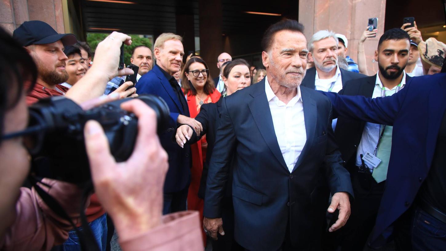 Arnold Schwarzenegger kritisiert Donald Trump scharf. Arnold Schwarzenegger kritisiert Donald Trump scharf.