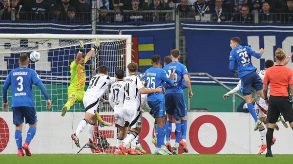 Lange hält die Freude aber nicht. In der 71. Minute fällt das 2:1 durch Arthur Chaves, erneut nach einer Ecke, die am Mittwochabend das Kryptonit des Clubs zu sein scheinen.