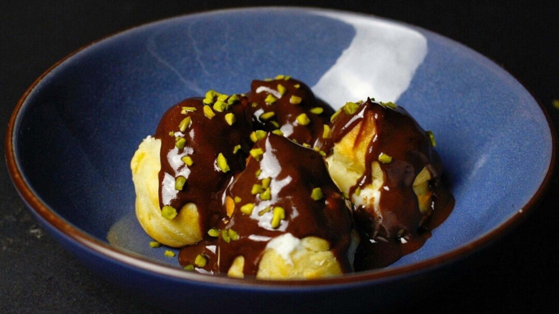 Himmlische Profiteroles: Italienische Windbeutel mit Pistazien-Creme