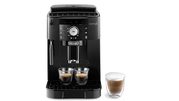 Der Kaffeevollautomat verfügt über eine Milchaufschaumdüse