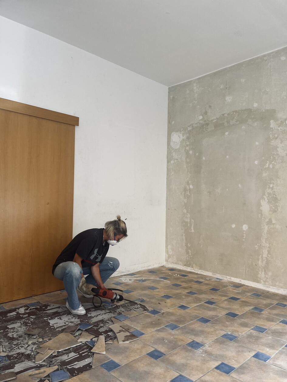 Drei Monatelang baute Hopf mit ihrem Freund das Café nach ihren Vorstellungen um. 