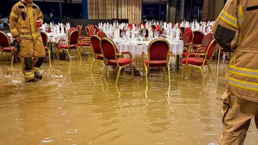 Das Unwetter "Jakob" führte in Norwegen zu Überschwemmungen - wie hier in einem Hotelsaal. Das Unwetter "Jakob" führte in Norwegen zu Überschwemmungen - wie hier in einem Hotelsaal.