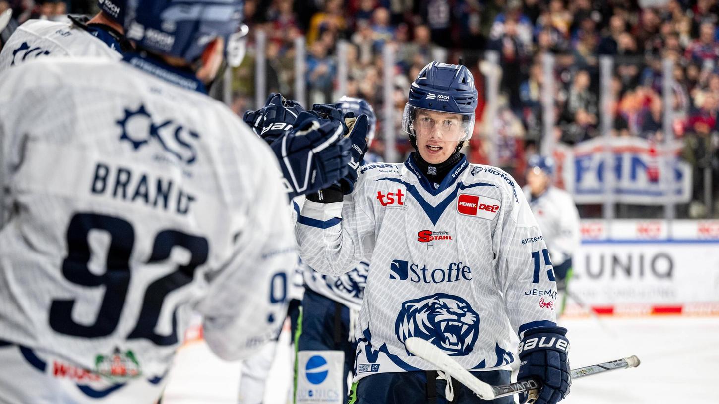 Freut sich jetzt über Tore gegen die Ice Tigers: Elis Hede nach seinem Treffer zum zwischenzeitlichen 4:1. Freut sich jetzt über Tore gegen die Ice Tigers: Elis Hede nach seinem Treffer zum zwischenzeitlichen 4:1.