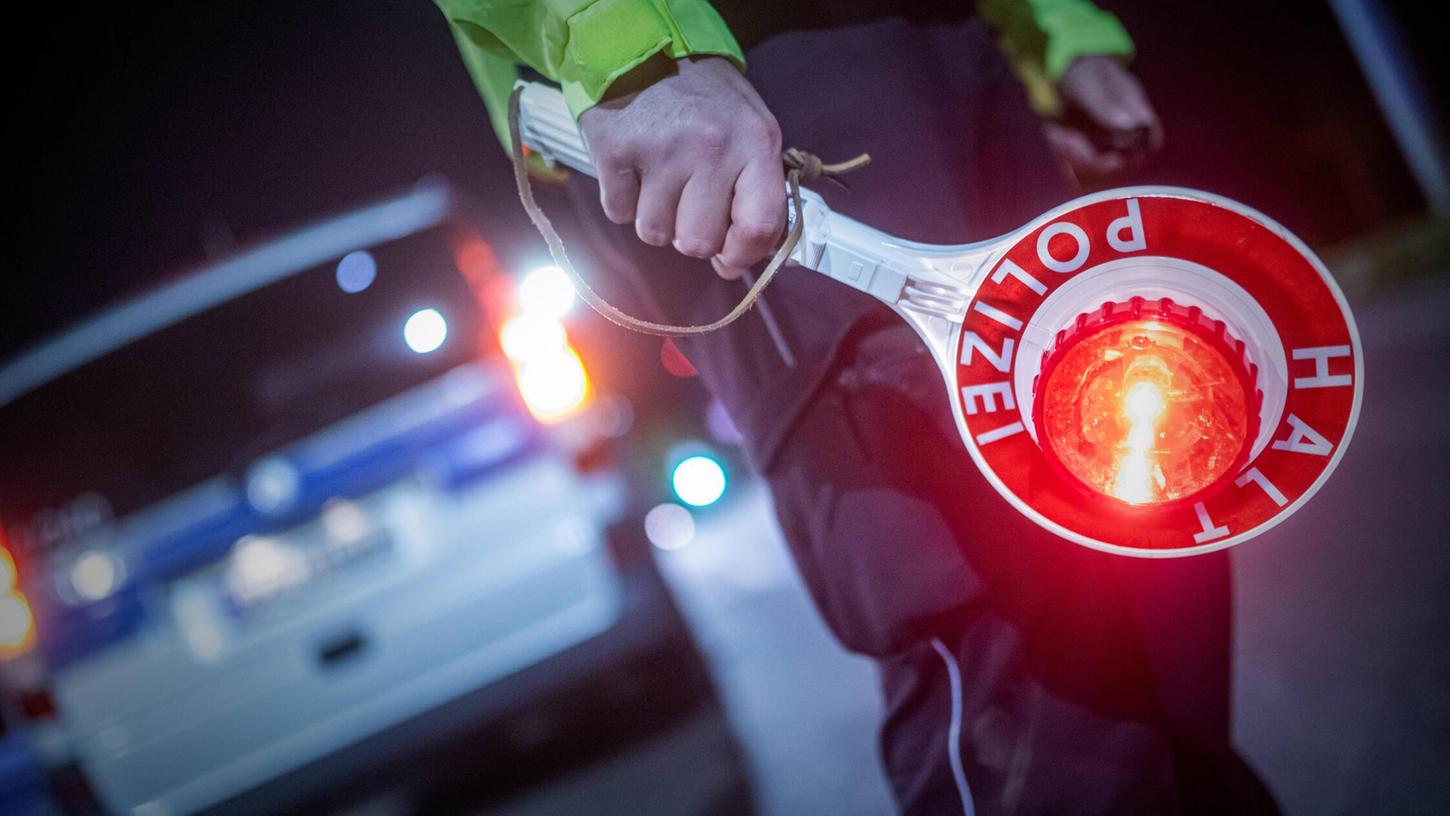 Die Polizei zog einen 38-Jährigen in Amberg aus dem Verkehr (Symbolbild). Die Polizei zog einen 38-Jährigen in Amberg aus dem Verkehr (Symbolbild).
