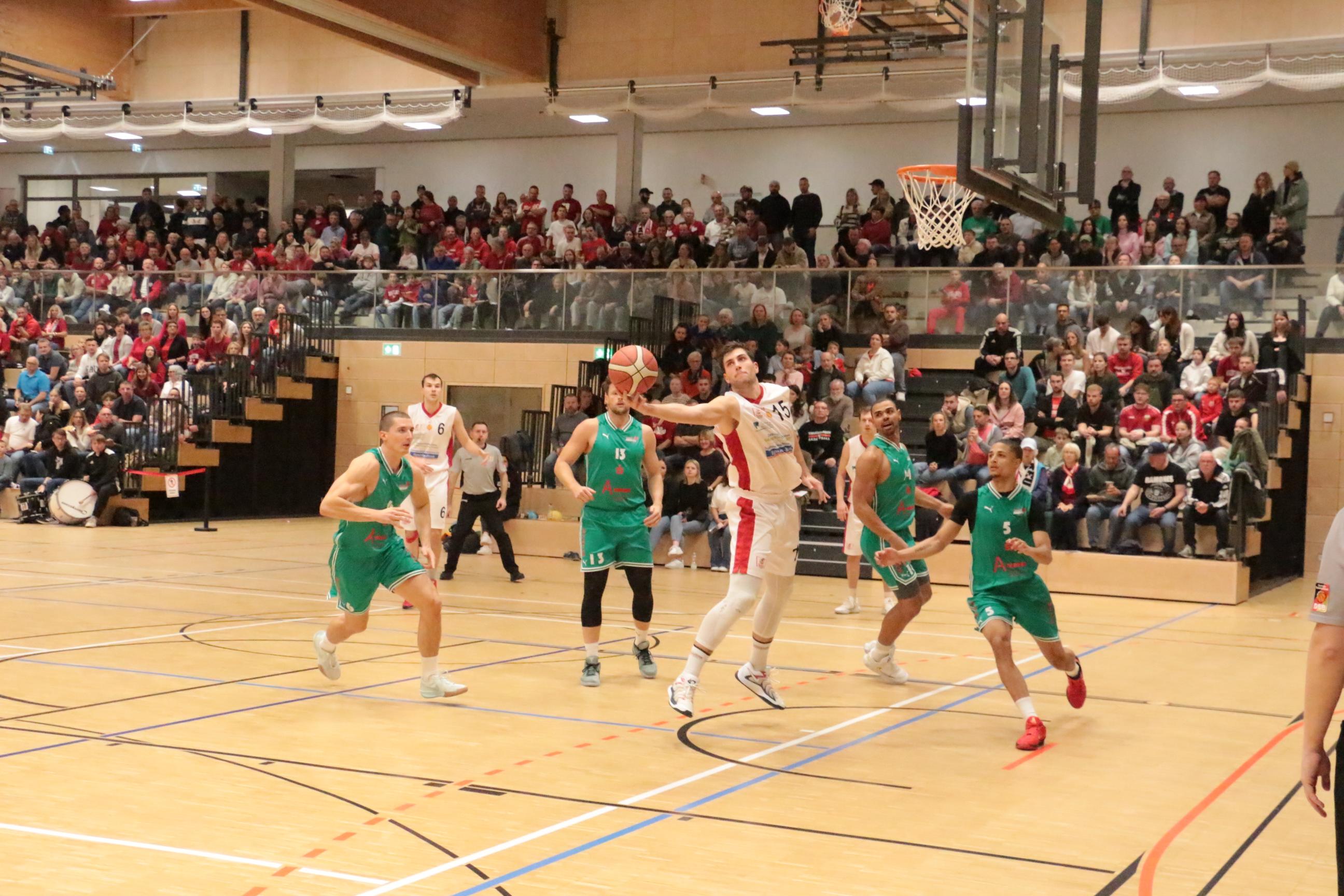VfL Treuchtlingen gegen hapa Ansbach: Ein Derby mit zwei v&ouml;llig verschiedenen H&auml;lften