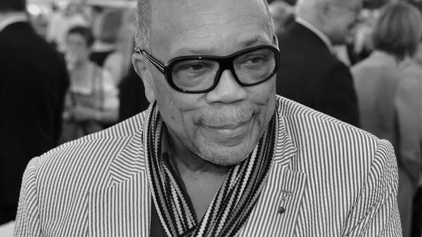 Er gehörte zu den ganz Großen der Musikbranche und trug maßgeblich zum Erfolg von Stars wie Michael Jackson oder Frank Sinatra bei. Die Kulturwelt trauert um Quincy Jones. Die US-Musiklegende wurde 91 Jahre alt.