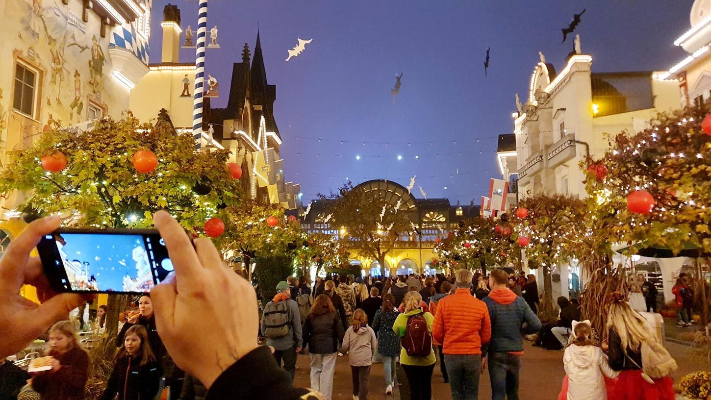 Nun glitzert und funkelt alles im Europapark - und es ist deutlich weniger los. Nun glitzert und funkelt alles im Europapark - und es ist deutlich weniger los.