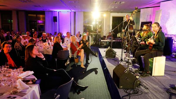 Der Saal des Hotels "Arvena Park" im Stadtteil Landwasser bot einen würdigen Rahmen.