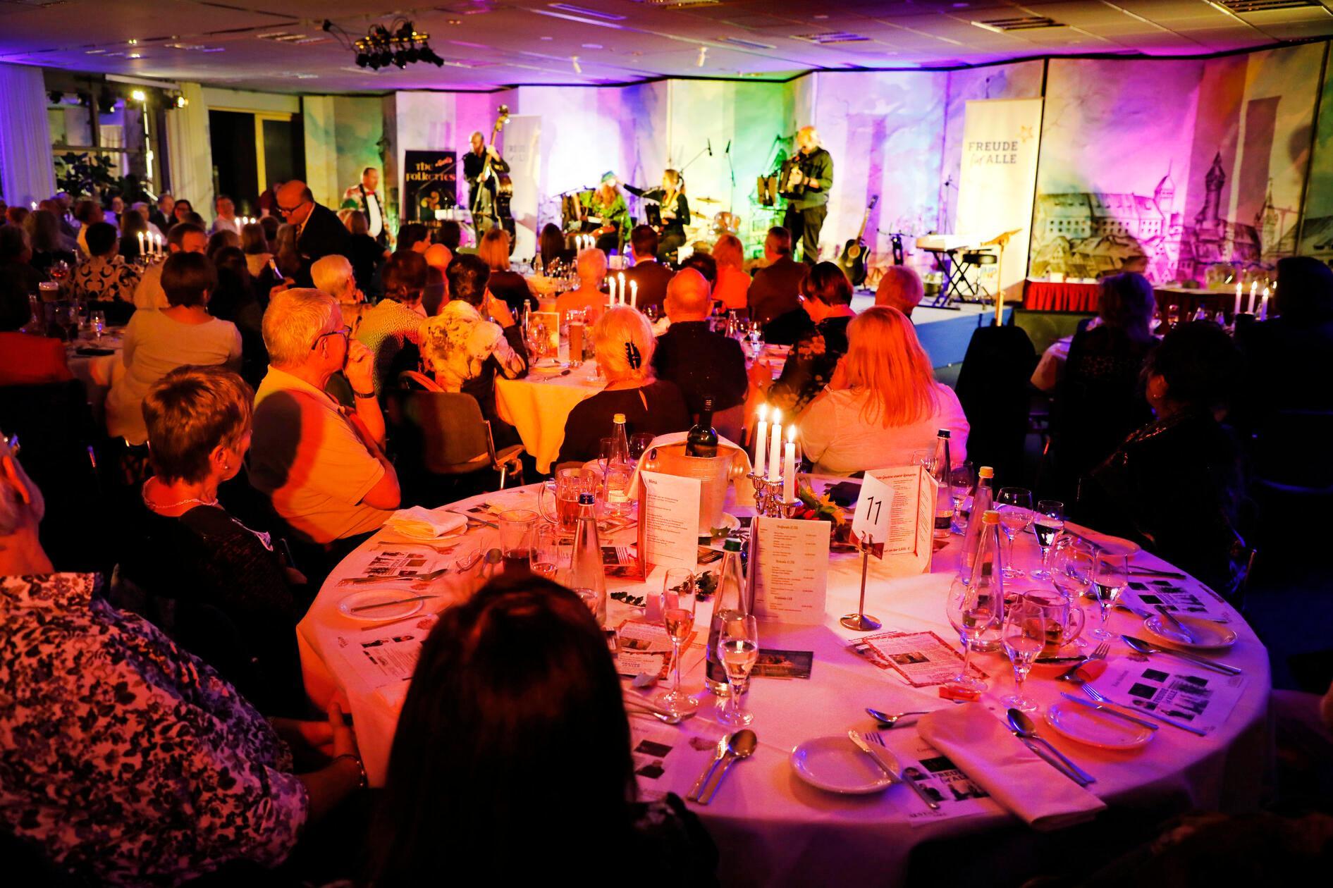 Rund 230 Gäste erlebten einen abwechslungsreichen Abend - und das für einen guten Zweck.