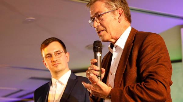 Verabschiedet wurde der ein Vierteljahrhundert für "Freude für alle" zuständige Redakteur Wolfgang Heilig-Achneck (re.). Sein Nachfolger ist Max Söllner (li.)