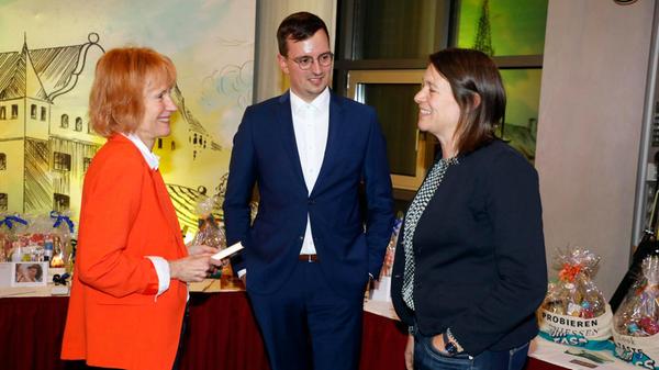 Auch Elisabeth Ries (re.), die Nürnberger Sozialreferentin, war gekommen.