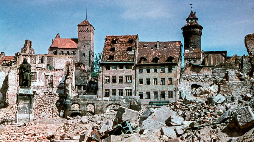 Kriegsende in Nürnberg: Zerstörung, Schuttberge und Wiederaufbau Kriegsende in Nürnberg: Zerstörung, Schuttberge und Wiederaufbau