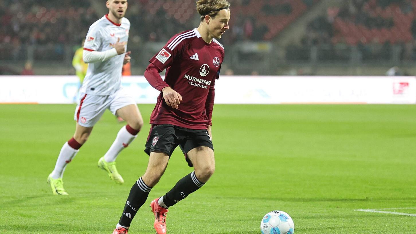 Giftig gegen den Ball, clever mit Ball: Caspar Jander. Giftig gegen den Ball, clever mit Ball: Caspar Jander.