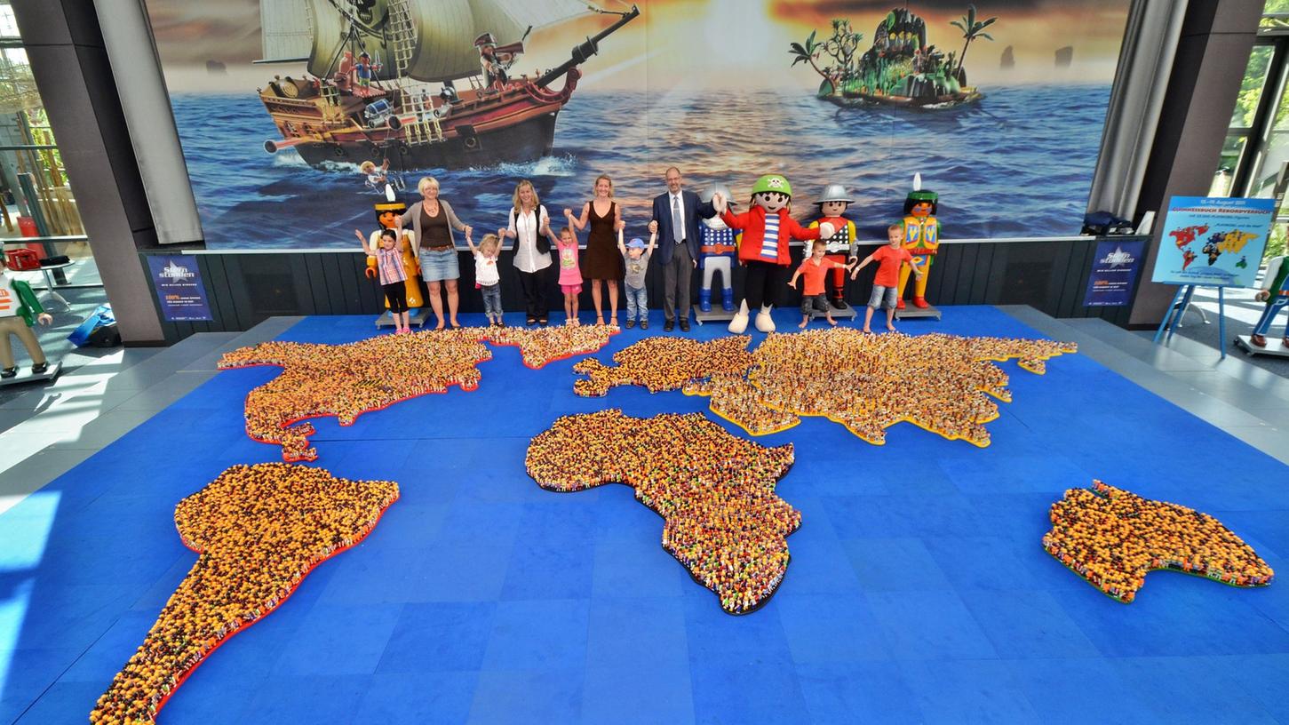 Weltrekordversuch mit 12.570 Figuren Weltrekordversuch mit 12.570 Figuren