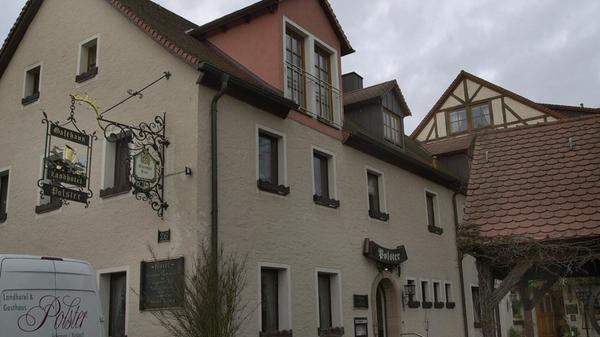 Platz 21: In unserem Voting darf das Gourmetrestaurant Polster in Erlangen-Kosbach mit seinen Karpfenvariationen nicht fehlen. Küchenchef Johann Polster punktet vor allem durch das Kombinieren bodenständiger Spezialitäten mit exotischen Klassikern und schafft es mit seinen neuen Geschmackserlebnissen auf Platz 21.