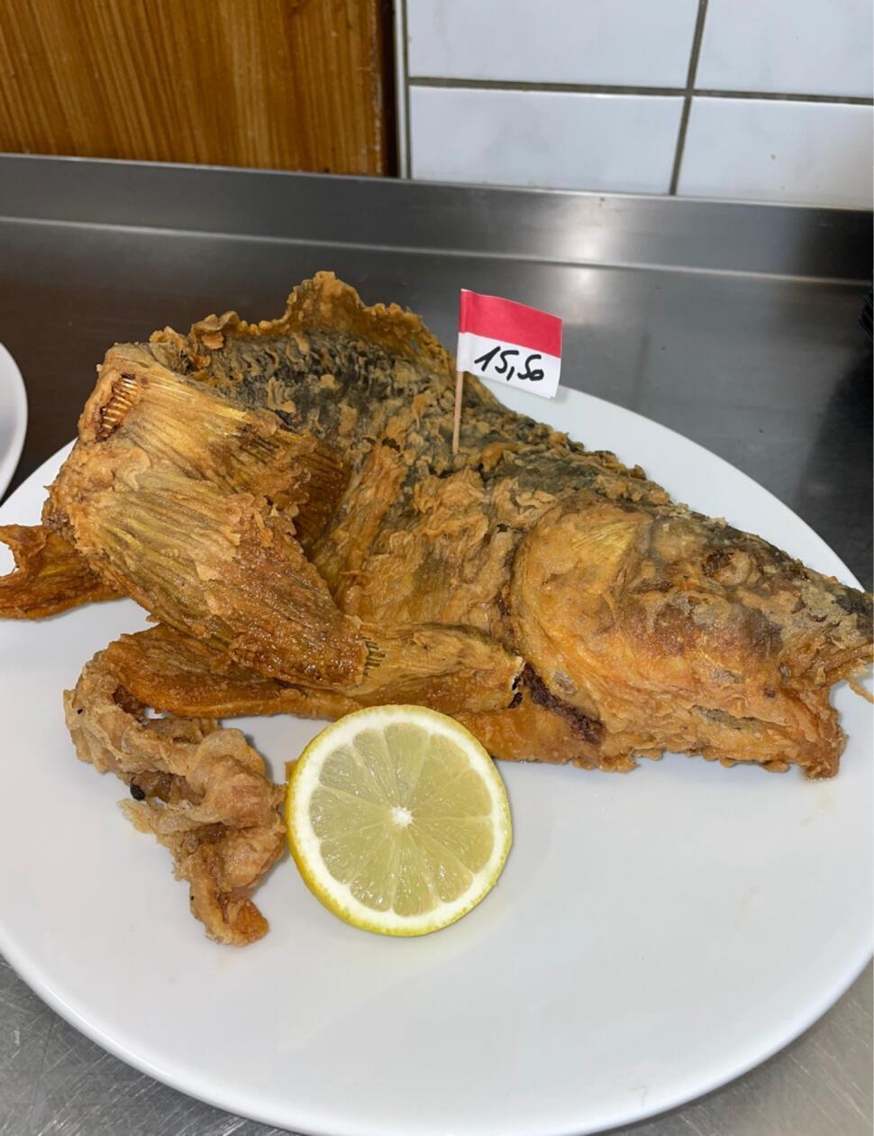 Platz 19: Im Gasthaus "Zum Deutschen Haus" gibt es von September bis April samstags, sonntags und an Feiertagen schlachtfrische Karpfen und Karpfenfilets. Neben dem Fisch gibt es im Fürther Gasthaus fränkische Gerichte, wie Schäufele, Schnitzel und verschiedene Braten. Das Gasthaus befindet sich in der Würzburger Straße 488, in Fürth schafft es in unserem Voting auf Platz 19.