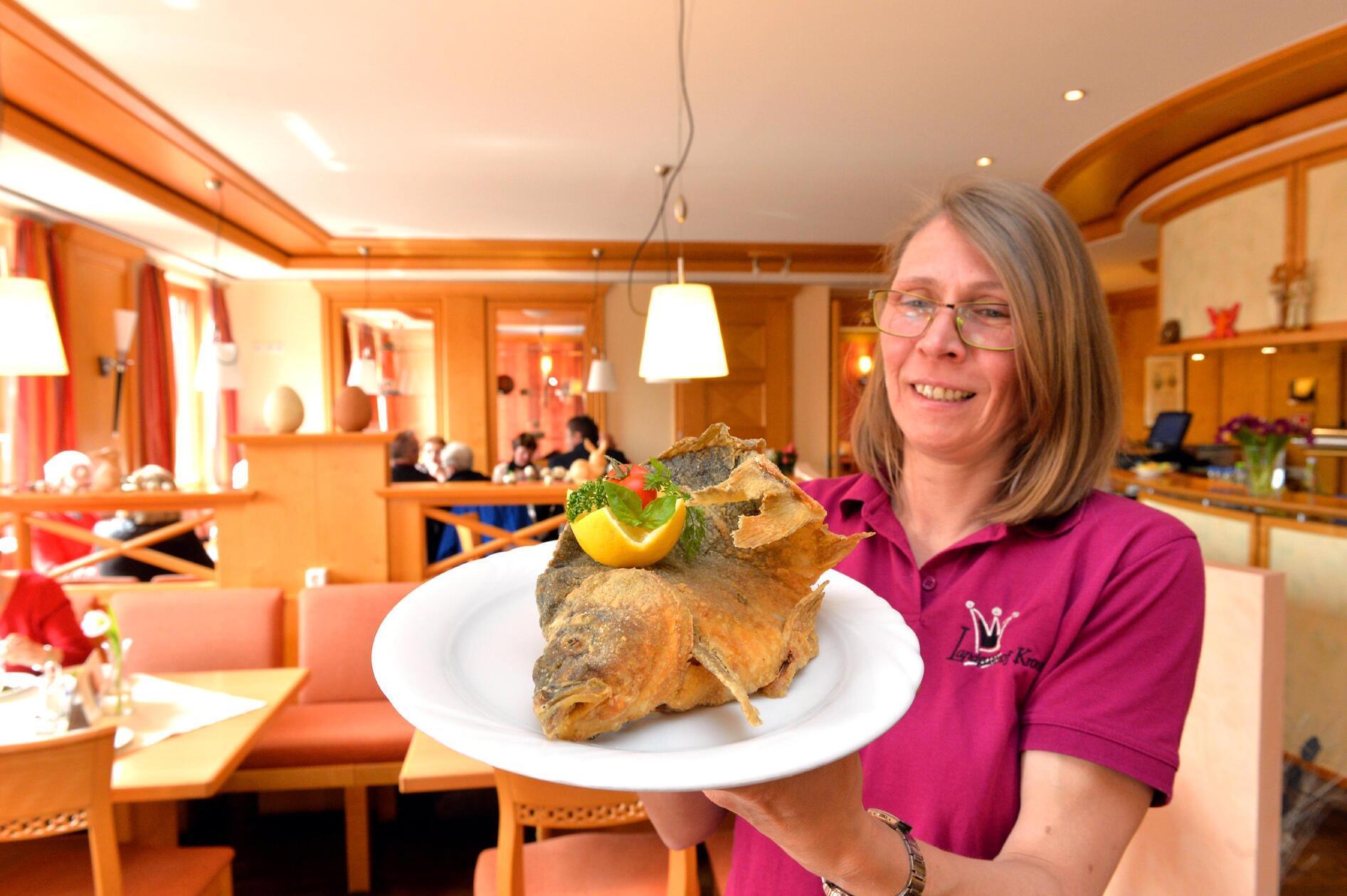 Platz 13: Der Landgasthof Krone in Hüttendorf ist auch über die Grenzen Erlangens hinaus für seine feine fränkische Küche bekannt. Variationen wie Karpfen im Wurzelsud oder mit Pfefferkruste kommen bei den Fischliebhabern gut an. Nicht verwunderlich also, dass es der Landgasthof im nordbayern-Voting auf Platz 13 geschafft hat.