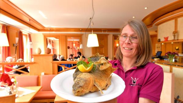 Platz 13: Der Landgasthof Krone in Hüttendorf ist auch über die Grenzen Erlangens hinaus für seine feine fränkische Küche bekannt. Variationen wie Karpfen im Wurzelsud oder mit Pfefferkruste kommen bei den Fischliebhabern gut an. Nicht verwunderlich also, dass es der Landgasthof im nordbayern-Voting auf Platz 13 geschafft hat.