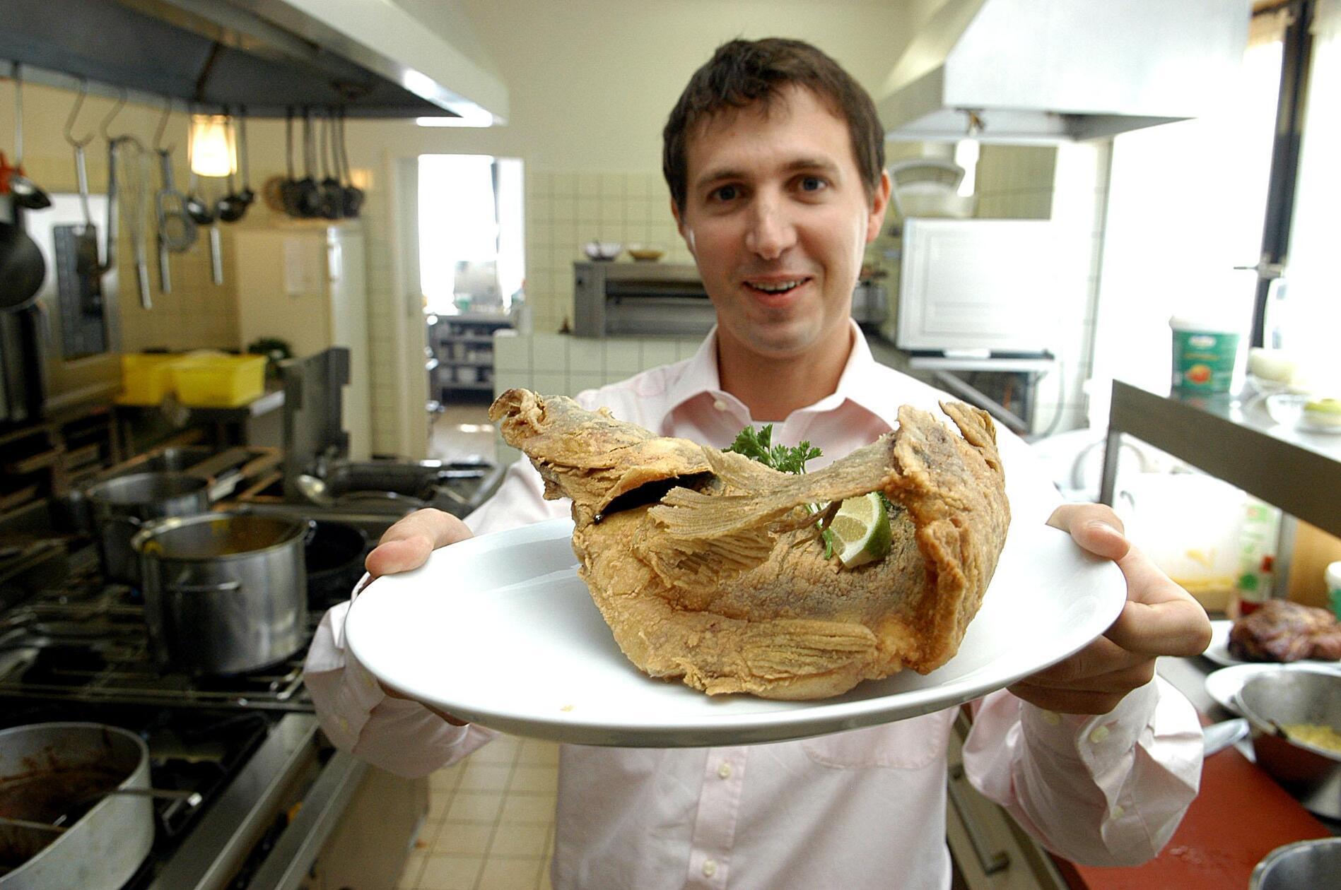 Platz 11: Gebacken oder blau, Crossis oder Dreierlei vom Fisch - auch im "Gasthof Seerose" in Langenzenn erwarten Sie verschiedene Karpfenspezialitäten frisch aus dem Seerosenweiher. Dabei ist der Gasthof im Fürther Land kein Unbekannter: Bereits in einem vergangenem Voting konnte sich die Seerose den zweiten Platz ergattern. 2024 schafft er es mit 120 Stimmen auf Platz 11.