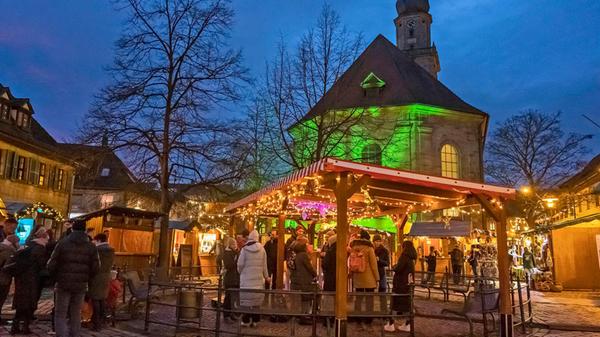 FAMILIE_JORDAN_IHR_WEIHNACHTSMARKT_UND_TAUSENDE_V