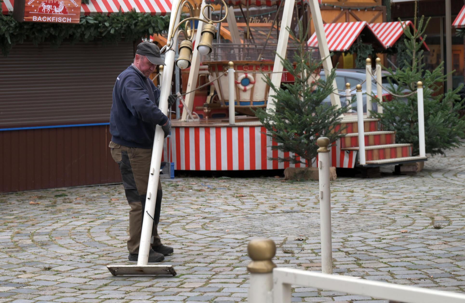 Schon Tage vor dem offiziellen Beginn konnten die Aufbauarbeiten dort beobachtet werden.